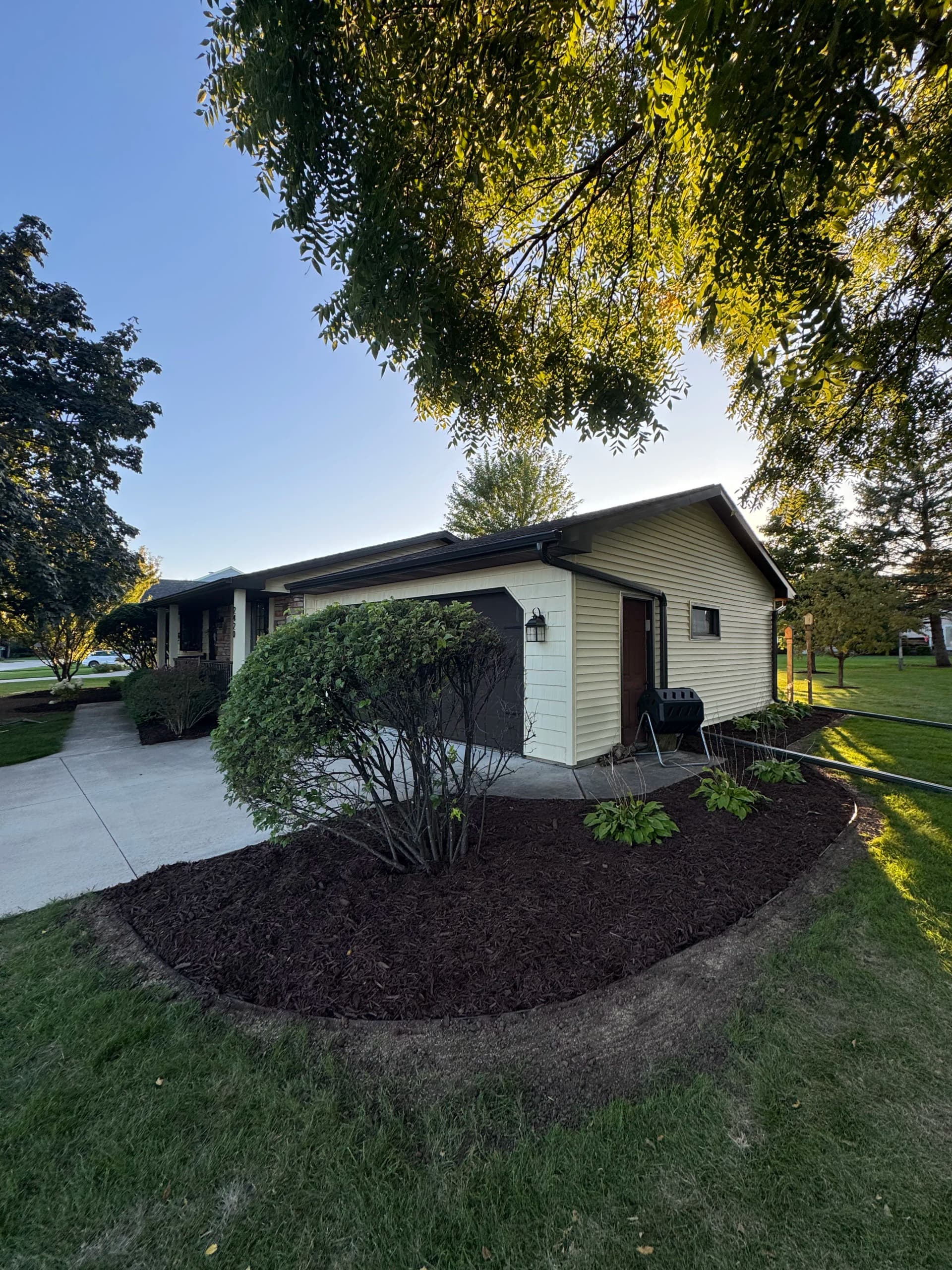 Gallery photos for Curb Appeal Refresh With New Mulch, Edging, and Plants: Image #2
