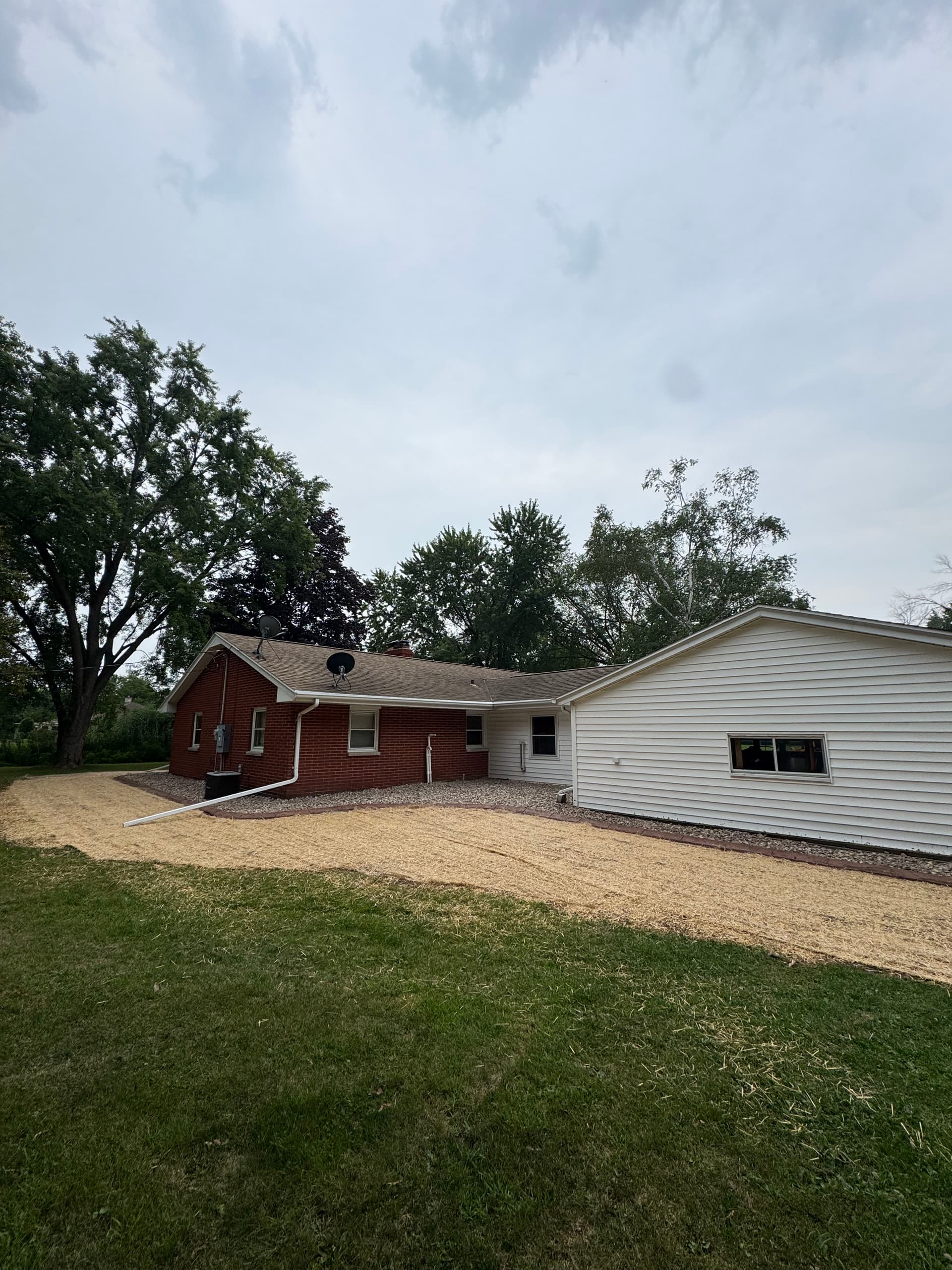 Gallery photos for Old Landscape Curbing Removed and Yard Given a Full Refresh: Image #3