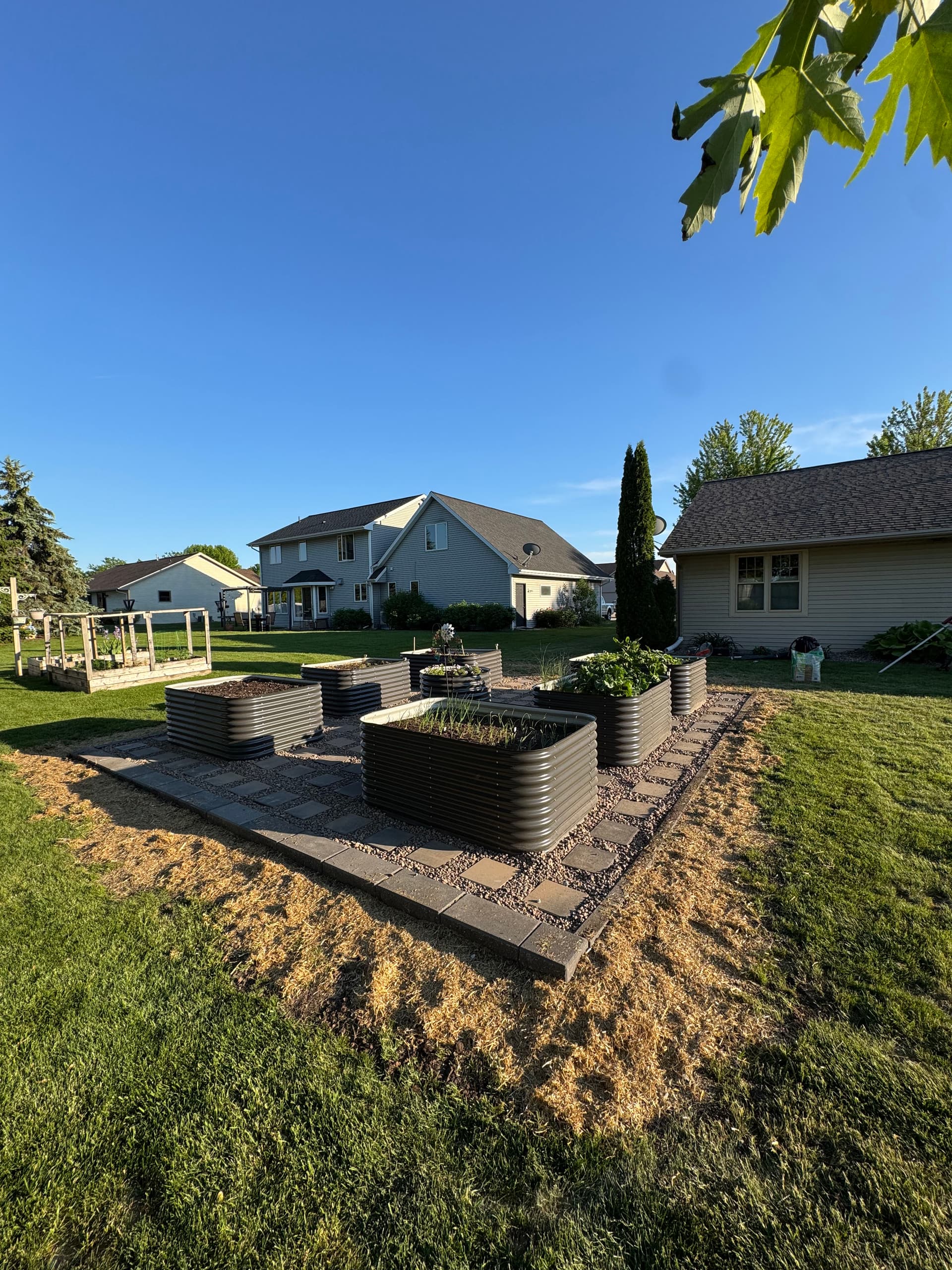 Gallery photos for Raised Metal Garden Beds With Hardscape That Actually Look Sharp: Image #1