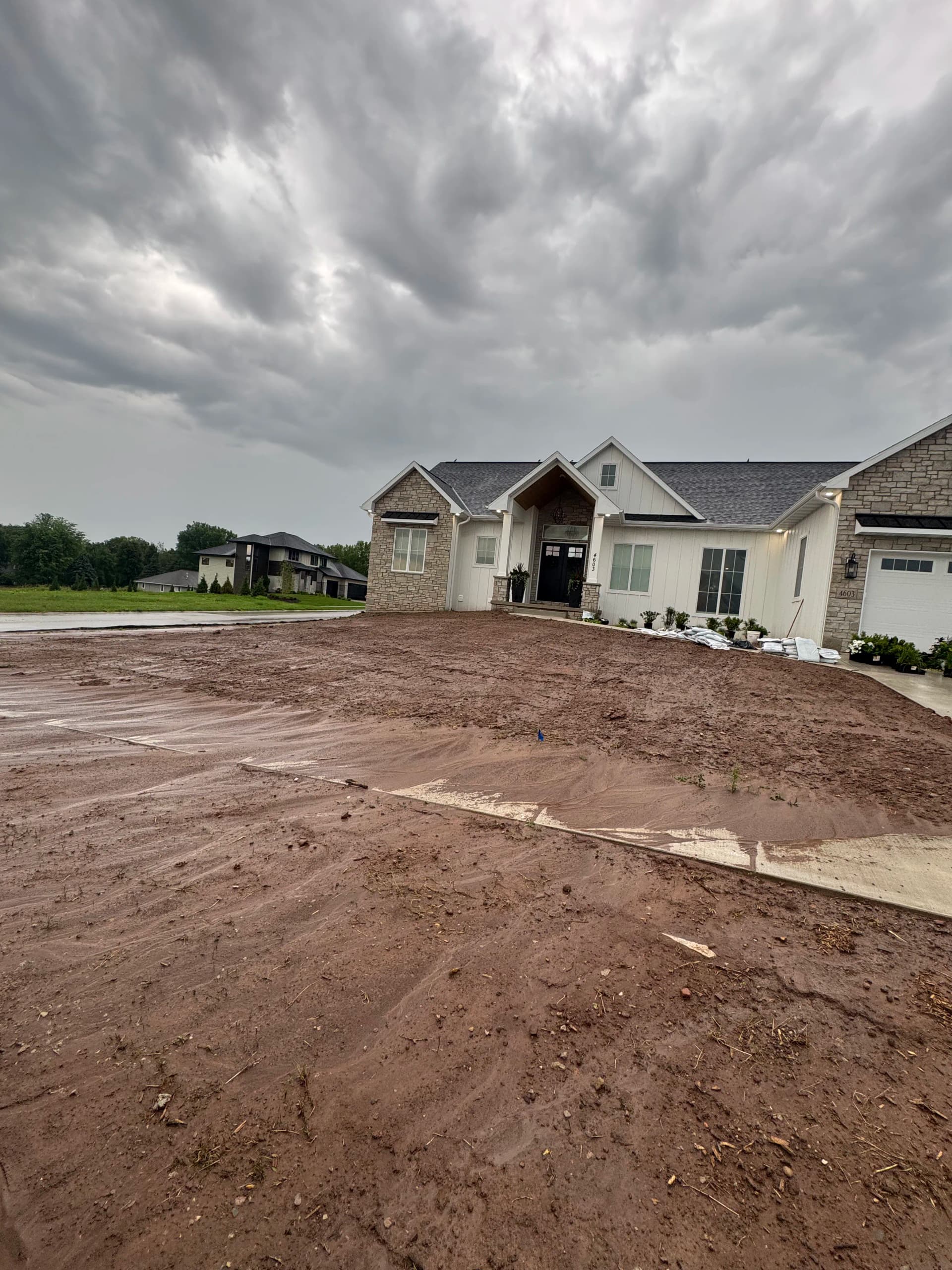 Gallery photos for New Build Goes From Mud Pit to Polished Yard: Image #1
